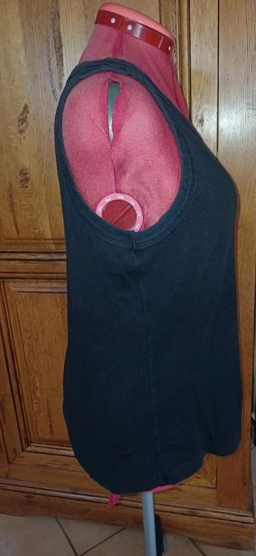 Débardeur negro talla 4 equivalente a 42 marca Clara Vitti – photo 4